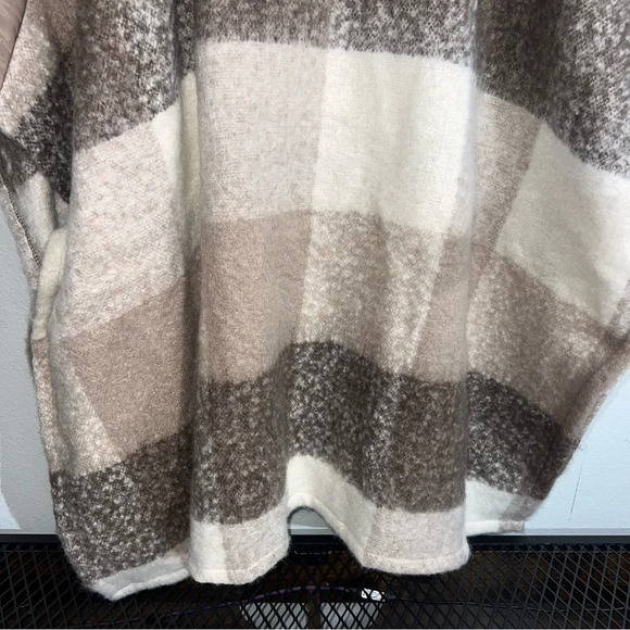 NWT Time & Tru Brown plaid poncho size L-XL Hooded Cozy 30% Recycled Fibers - Picture 5 of 16